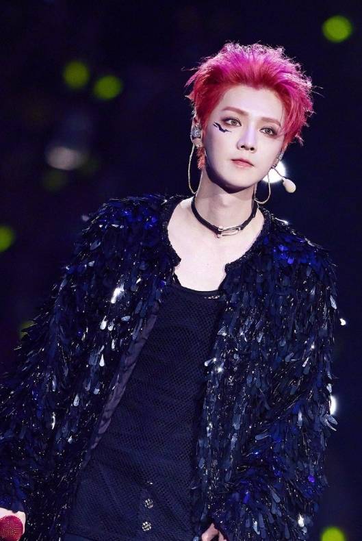 原创
黄子韬高调示爱徐艺洋后,发高颜值视频挽回粉丝,网友评价好讽刺相关配图