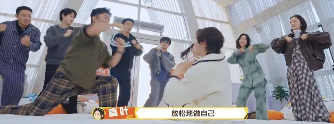 “周五定制发疯综艺”是什么刁钻赛道？相关配图