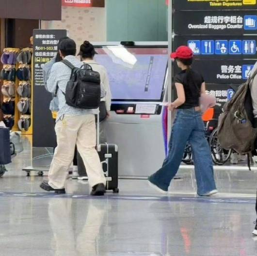 原创
            《再见爱人》黄圣依赢麻了！连宣两档综艺，和杨子买珠宝没离婚？相关配图