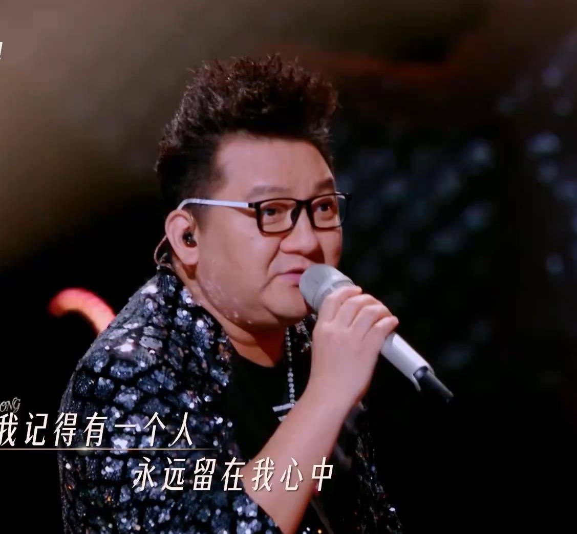 原创
            杨臣刚参加综艺后《老鼠爱大米》被翻唱，发版权声明：未经授权不得翻唱或用于商演相关配图