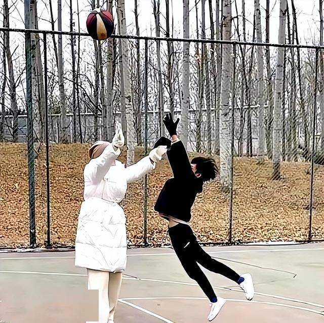 倒计时1天，小玥儿小菻菻仍在京，具俊晔为大S雕像揭幕礼现身韩综相关配图