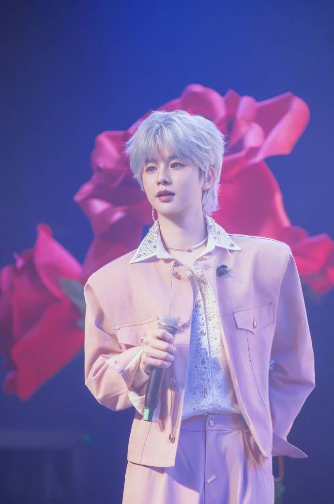 原创
32岁知名歌手宣布回乡干团播,曾是红极一时偶像,北漂已10年相关配图