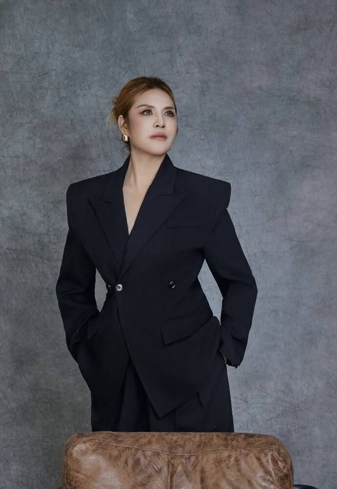 原创
            那艺娜账号被禁止关注，视频清空，此前认定属劣迹艺人演出撤销相关配图