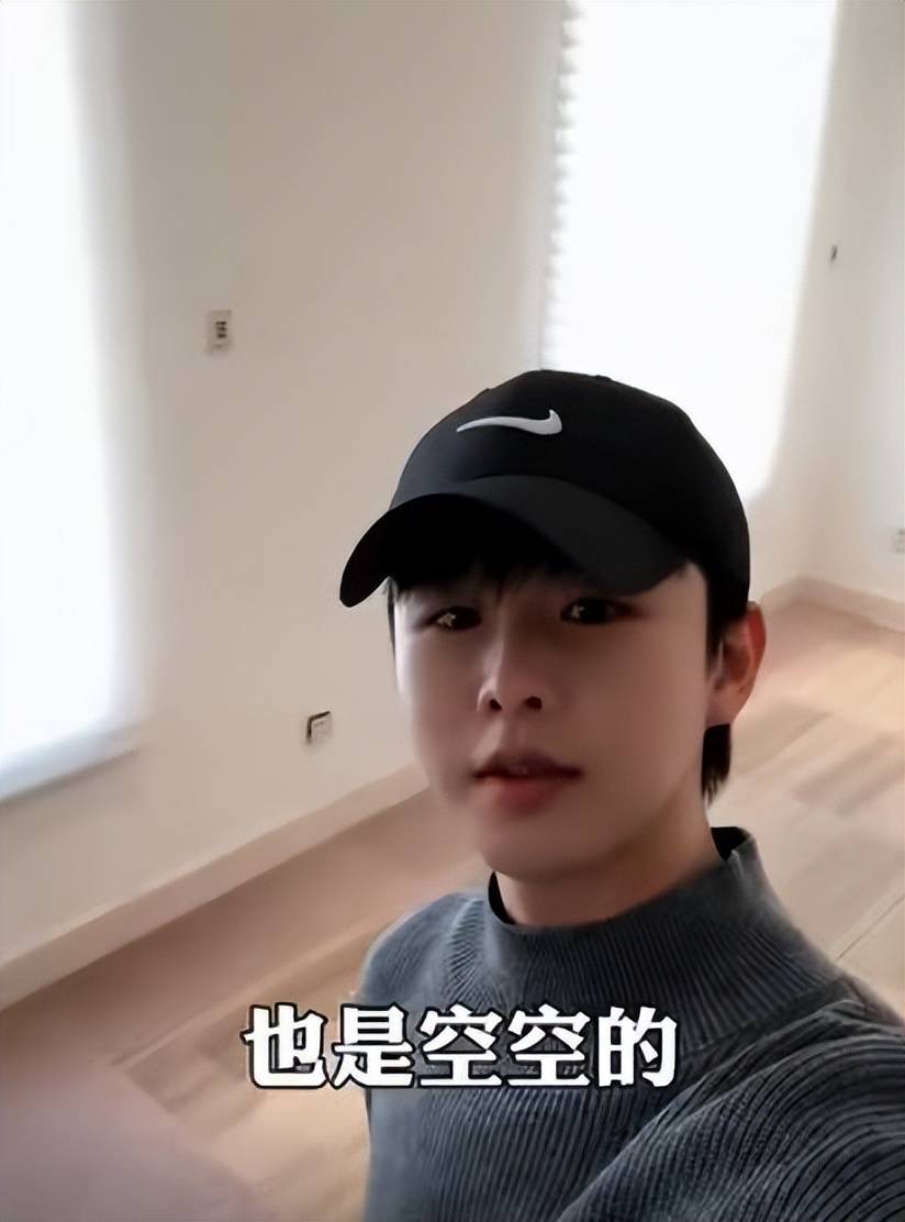 原创
32岁知名歌手宣布回乡干团播,曾是红极一时偶像,北漂已10年相关配图