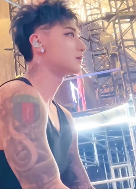 原创
黄子韬高调示爱徐艺洋后,发高颜值视频挽回粉丝,网友评价好讽刺相关配图