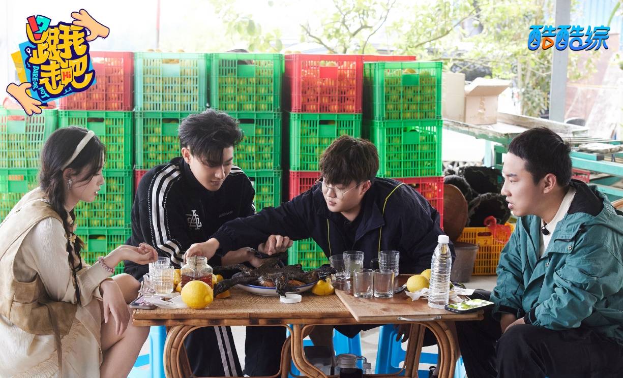 原创
黄子韬高调示爱徐艺洋后,发高颜值视频挽回粉丝,网友评价好讽刺相关配图