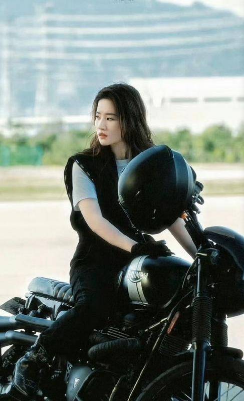 原创
            玫瑰的故事结局真飒！黄亦玫收到钢铁玫瑰，又柔又硬方是大女主相关配图