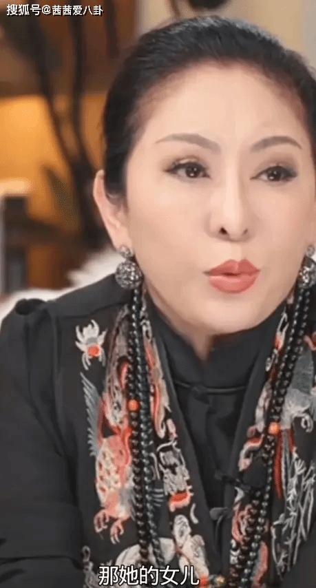 原创
            向太直播回应“拿烟头烫继女”，崩溃感慨后妈不好当，看完太唏嘘相关配图