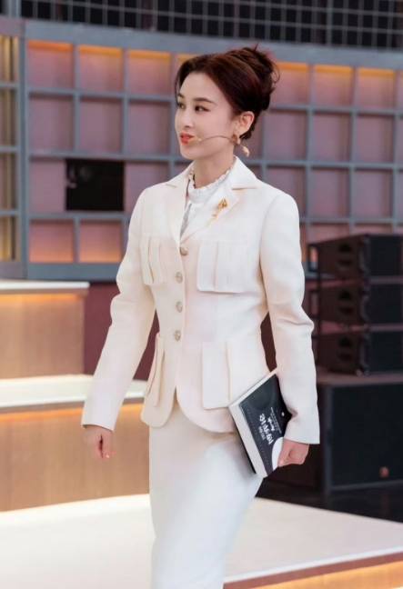 原创
            《再见爱人》黄圣依赢麻了！连宣两档综艺，和杨子买珠宝没离婚？相关配图