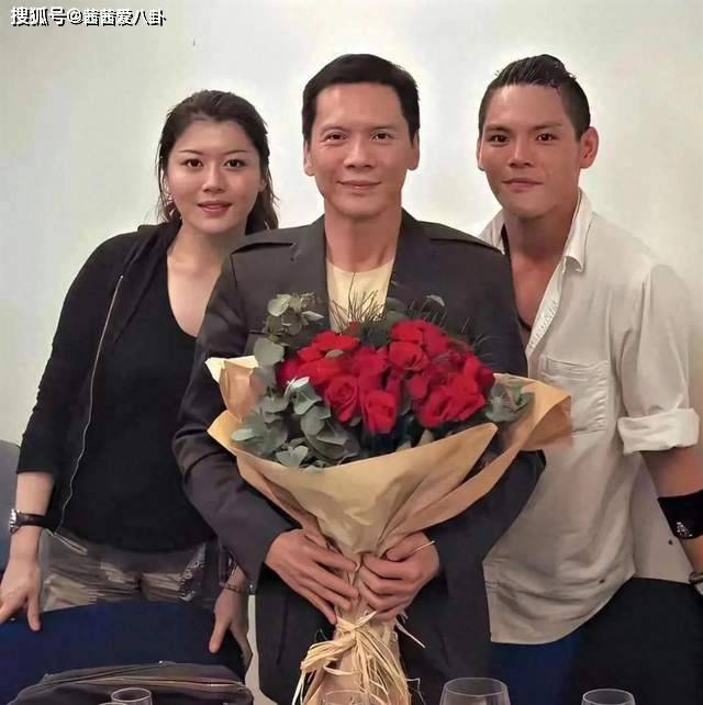 原创
            向太直播回应“拿烟头烫继女”，崩溃感慨后妈不好当，看完太唏嘘相关配图