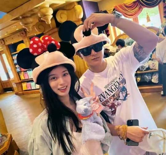 原创
黄子韬高调示爱徐艺洋后,发高颜值视频挽回粉丝,网友评价好讽刺相关配图