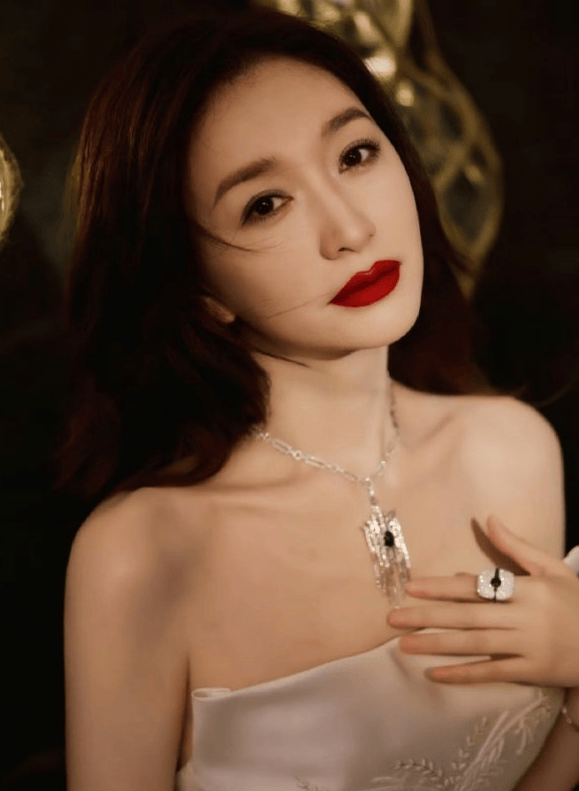 原创
            李小冉加盟《乘风2026》！她反悔这辈子绝不参加浪姐会做噩梦