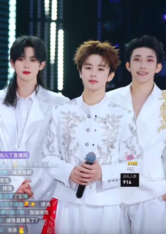 原创
32岁知名歌手宣布回乡干团播,曾是红极一时偶像,北漂已10年相关配图